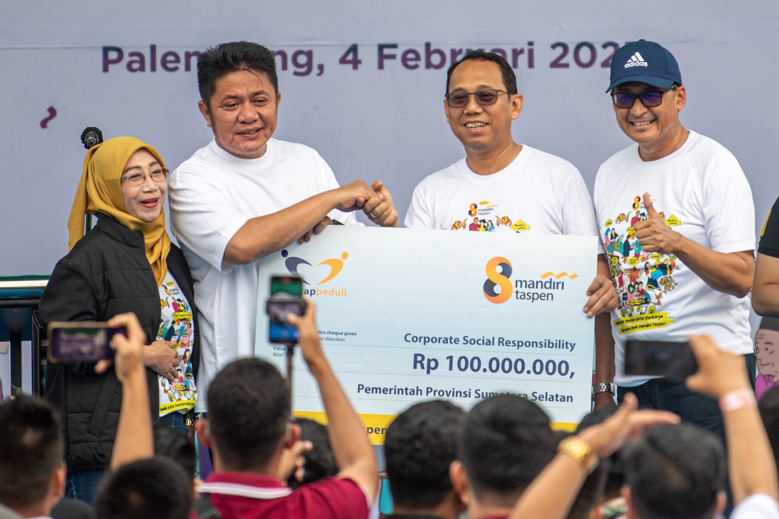 Bank Mandiri Taspen Selenggarakan Jalan Sehat Bersama Nasabah