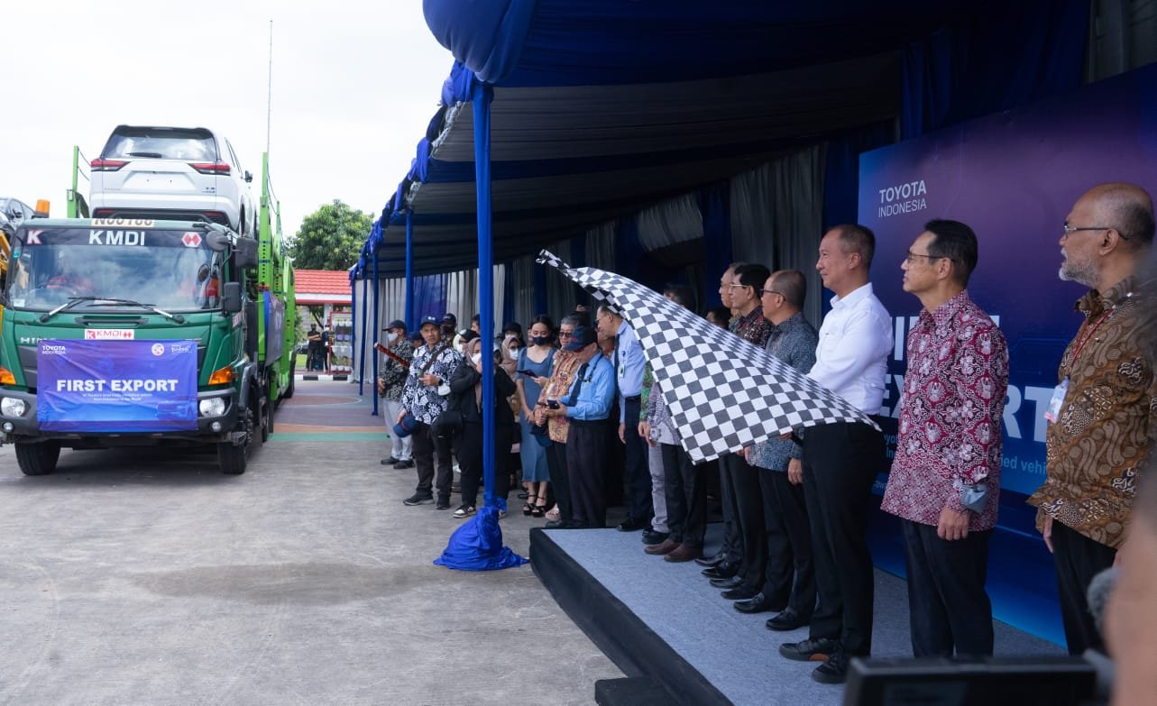 Menperin Lepas Ekspor Perdana Kijang Innova Zenix Produksi Toyota Indonesia
