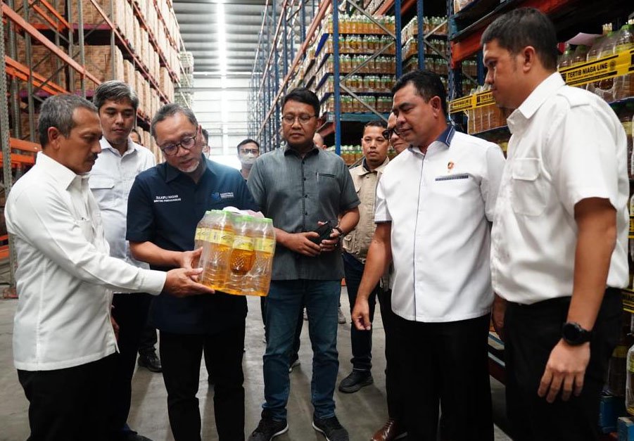 Menteri Perdagangan Kunjungi Gudang Penyimpanan MinyaKita di Marunda