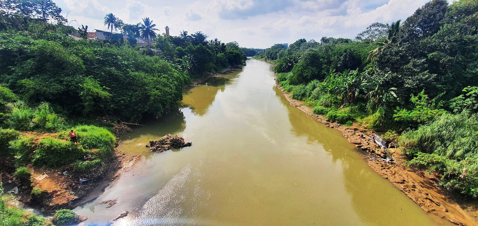 Sungai Cisadane di Tangerang, Surut&hellip;