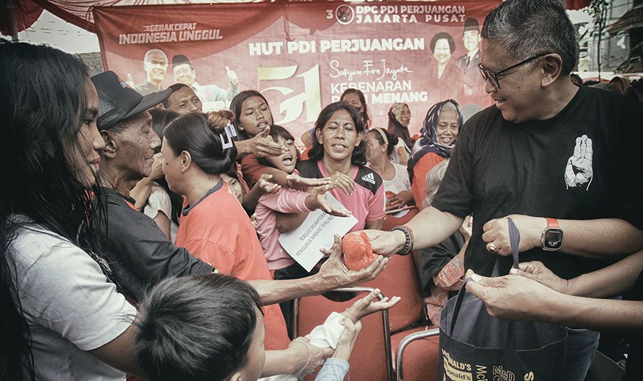 Tingkatkan Gizi Keluarga, PDI Perjuangan Bagikan Telur