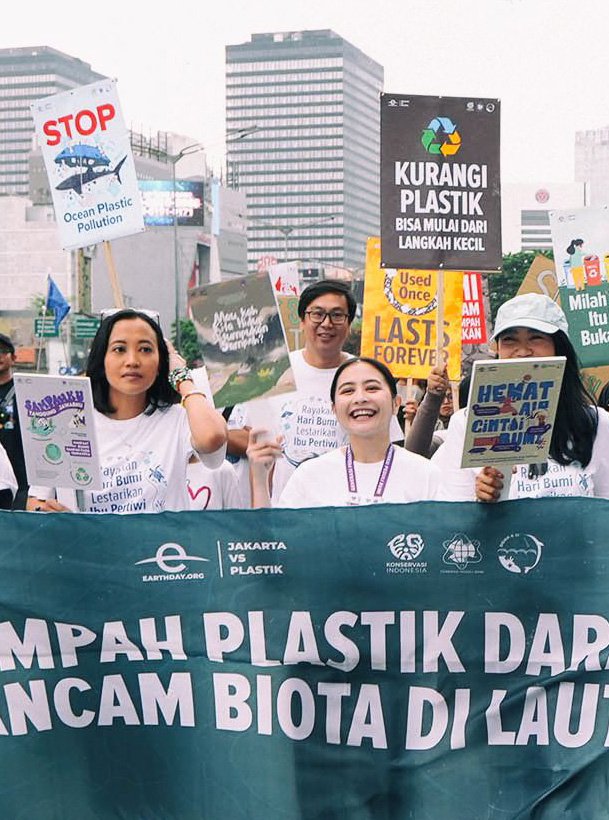 Long March Peringati Hari Bumi dan Hari Kartini