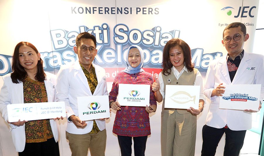 JEC Eye Hospitals and Clinics Gagas Bakti Sosial Operasi Kelopak Mata