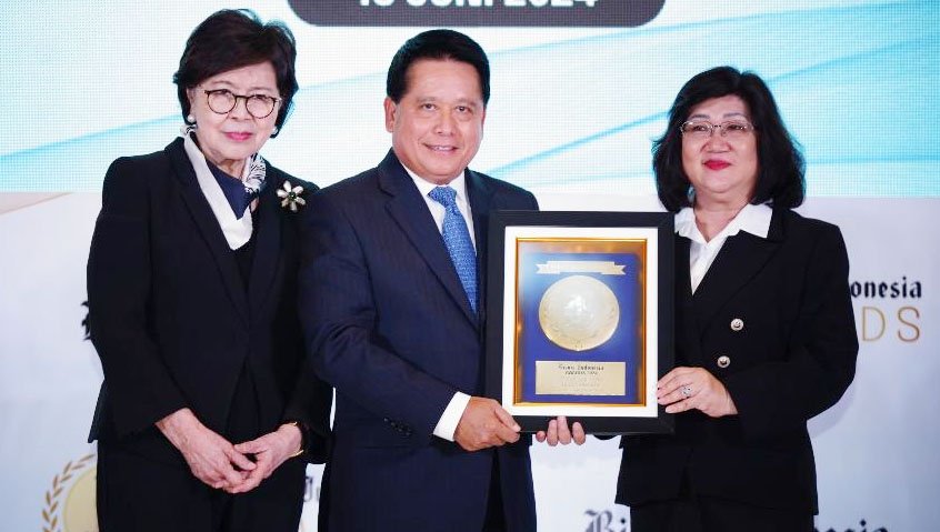 Hery Gunardi Dinobatkan CEO of The Year dan BSI Sebagai Bank Syariah Terbaik