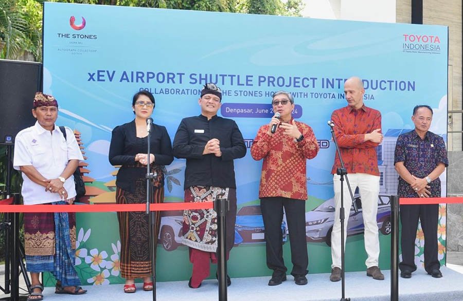 Toyota Indonesia dan The Stones Hotel Legian Resmikan Proyek Uji Coba xEV Airport Shuttle di Bali