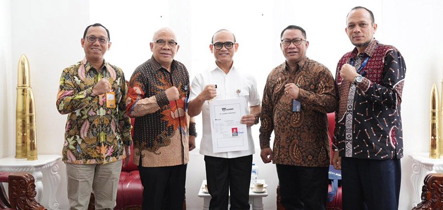 Bank Mandiri Taspen Serahkan Pensiunan Pertama dan Tabungan Hari Tua