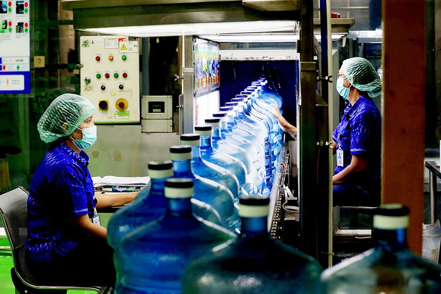 Produksi AQUA Galon Guna Ulang Gunakan PET dan Polikarbonat