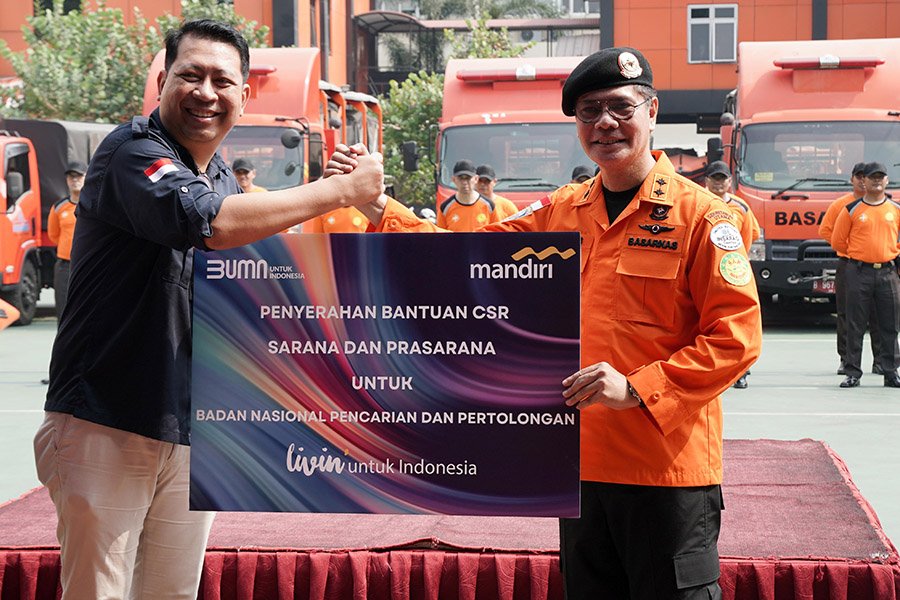 Bank Mandiri Serahkan Bantuan ke Basarnas dan Bentuk Tim Emergency Response
