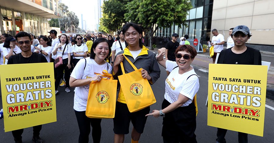 Lewat Car Free Day: Hello Yellow! with MR.DIY
