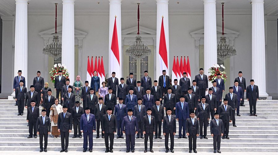 Presiden Prabowo Berfoto Bersama Menteri Kabinet Merah Putih