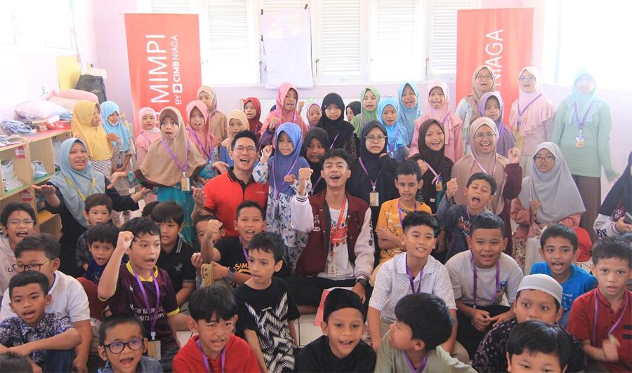CIMB Niaga Gelar Kejar Mimpi Goes To School Serentak di 35 Sekolah di Indonesia