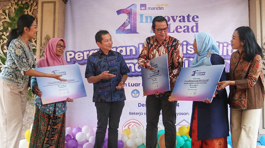 AXA Mandiri Serahkan Donasi ke SLB