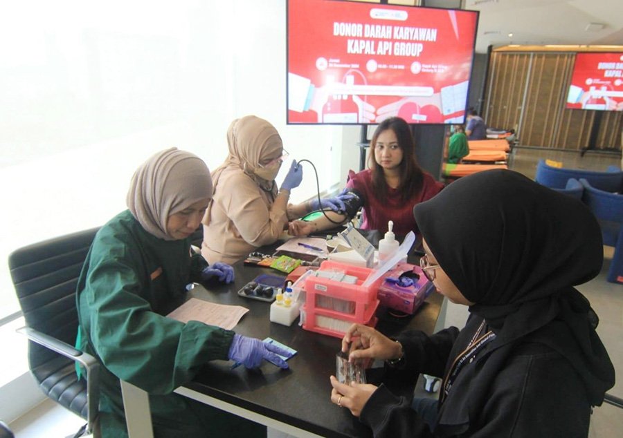 Kapal Api Group – PMI Gelar Donor Darah
