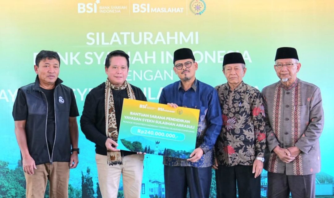 BSI Distribusikan Bantuan Pesantren dan Yatim di Bukittinggi