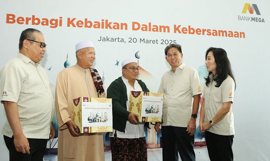 Bank Mega Bagikan 15.000 Paket Sembako