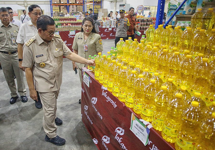 Mas Pram Tinjau Pasokan Pangan
