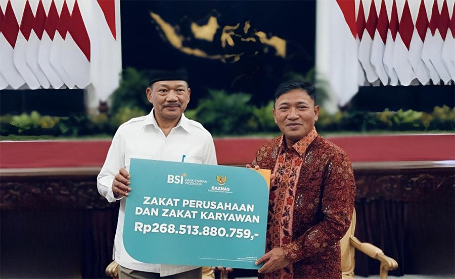 BSI Serahkan Zakat Perusahaan dan Karyawan