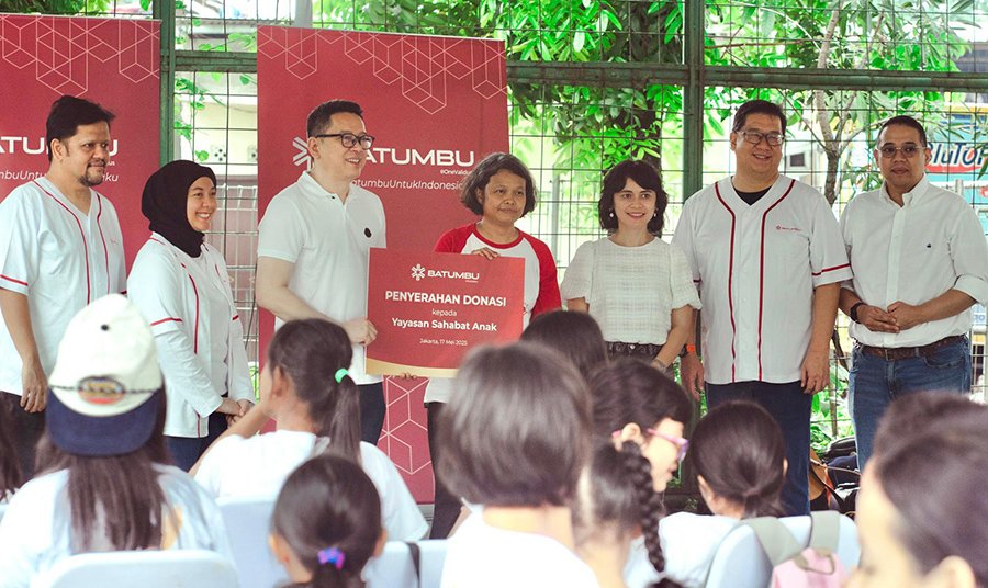 CSR Batumbu Donasikan Buku dan Perangkat Elektronik