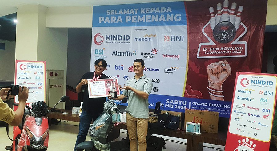 Jurnalis Warta Ekonomi Juara I Turnamen Bowling FBC ke 15