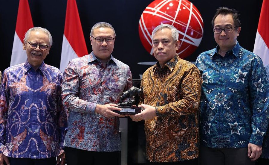 Pencatatan Saham Perdana CDIA