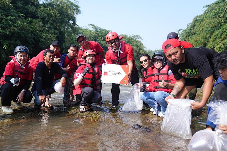 Program CSR Bank Niaga, Lepas 3.000 Bibit Ikan
