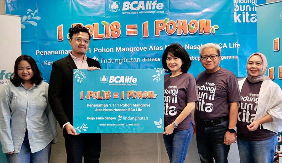 Donasi BCA Life Dalam Rangka Hari Bumi