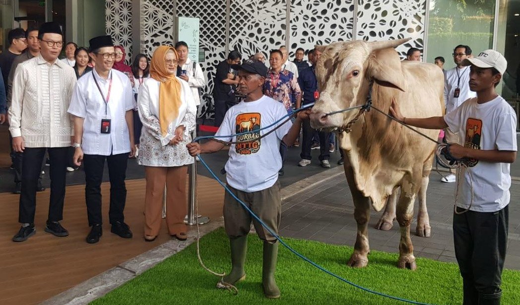 TelkomGroup Salurkan 910 Hewan Kurban untuk Masyarakat