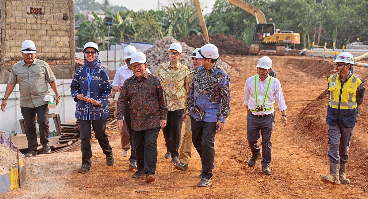 Gubernur Pramono Cek Progress Pembangunan Embung Kebagusan