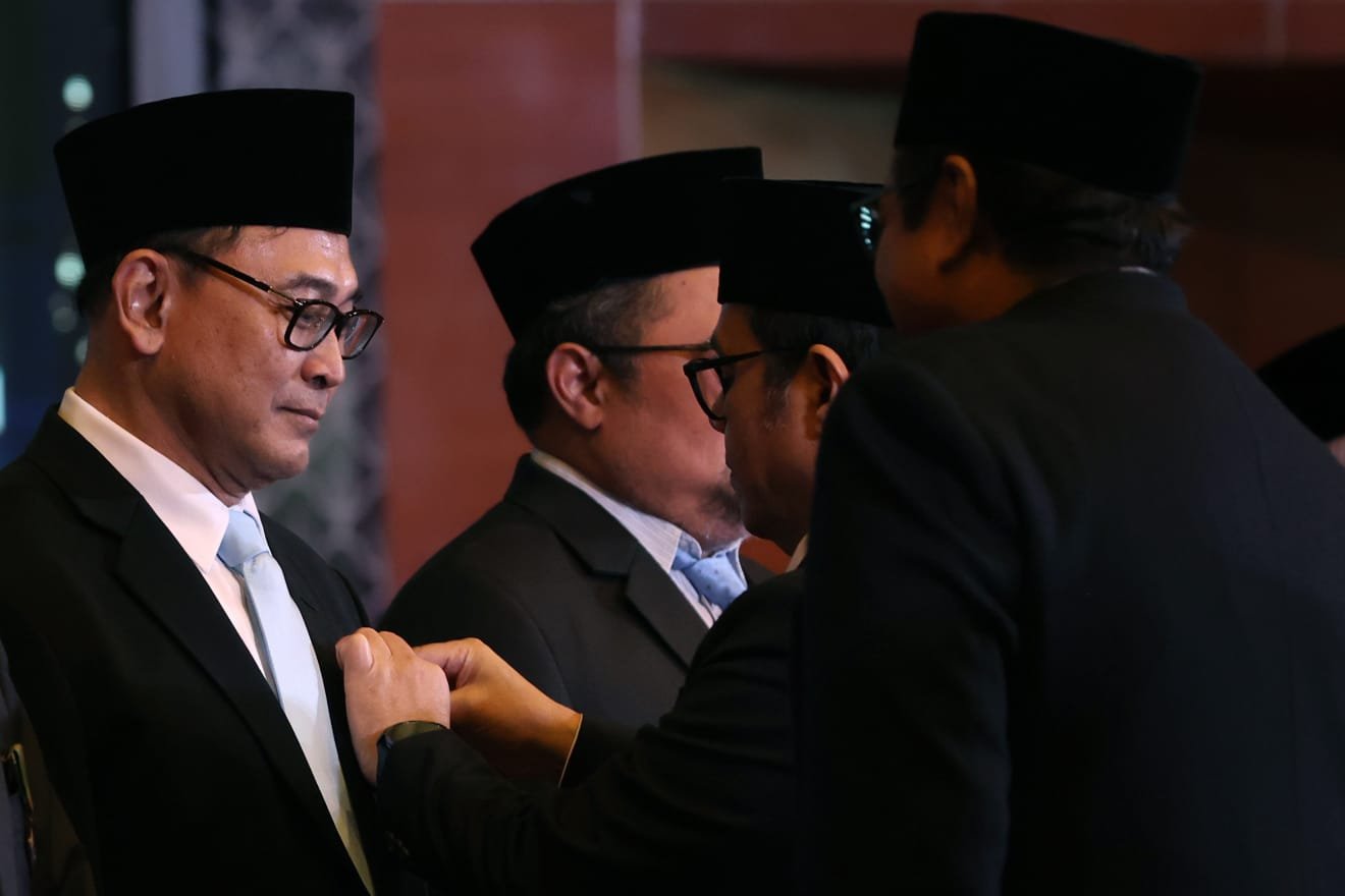 Ketum ASIOTI Raih Satyalencana Wira Karya