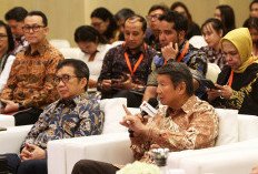 Hashim: Pemerintah Berhasil Suplai Minyak Mentah 100 Juta Barel dari Rusia