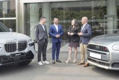 BMW Serahkan 2 Unit Mobil Luxury Mobility Partner Art Jakarta 2026